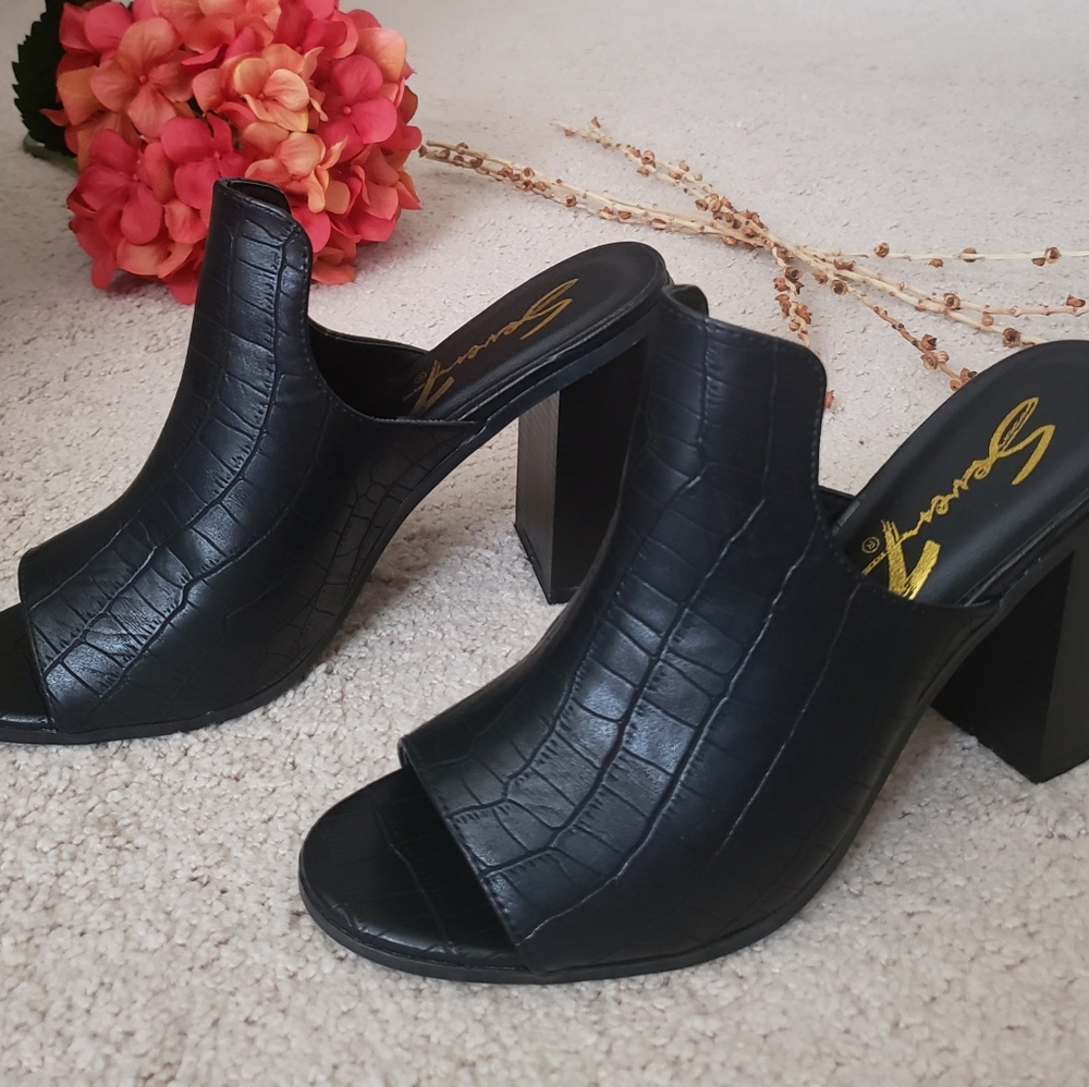 Shoes - Picture 6 of 6